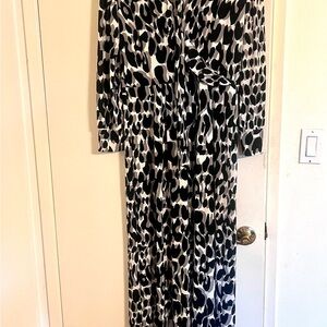 Leota pants suit, grey, white, black. Leopard print. Lightly worn. XL